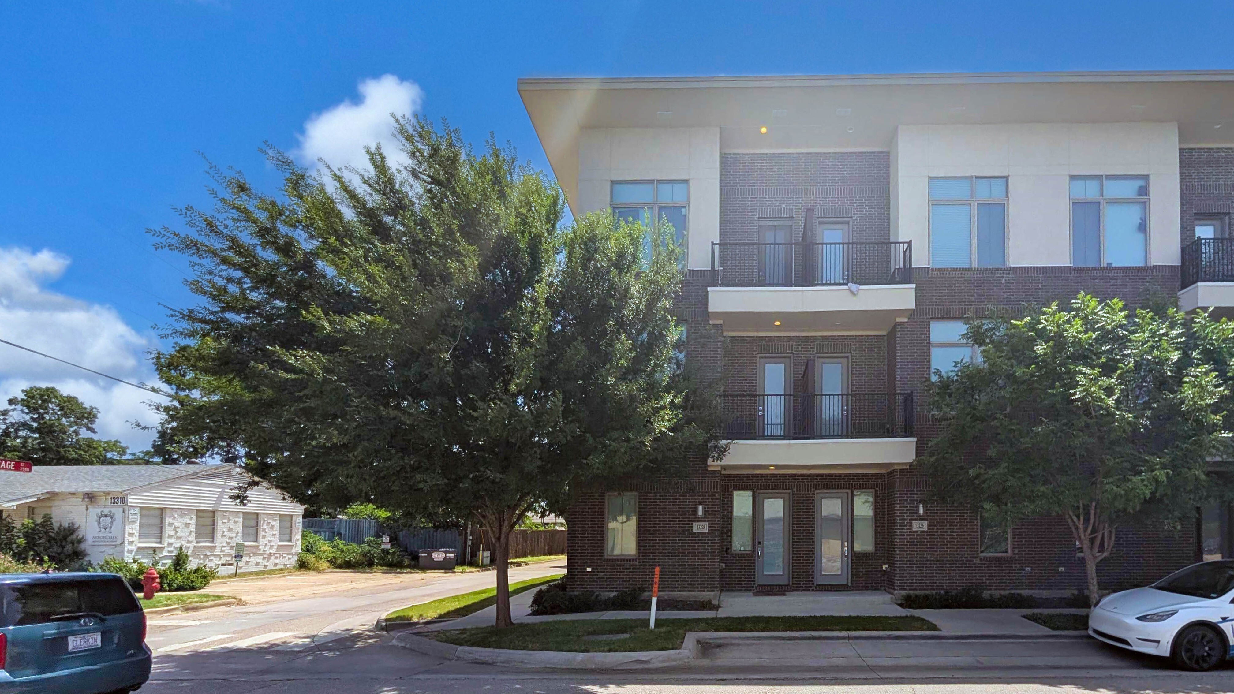 13228 Bee Street Dallas, TX 75234