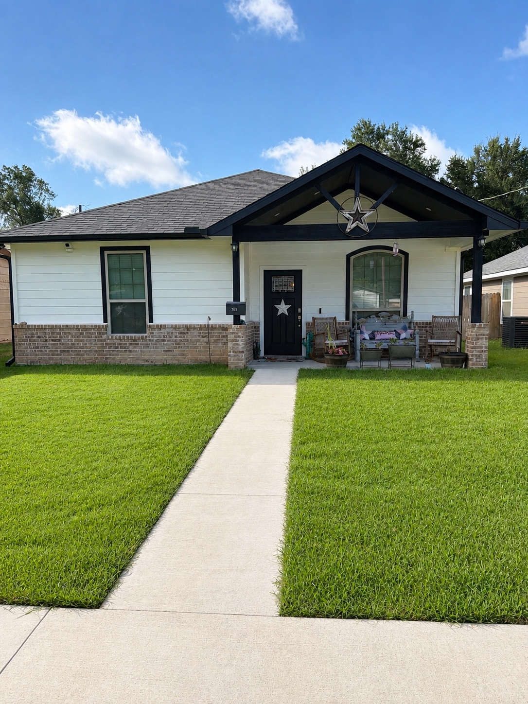 707 West Evans Street Hearne, TX 77859