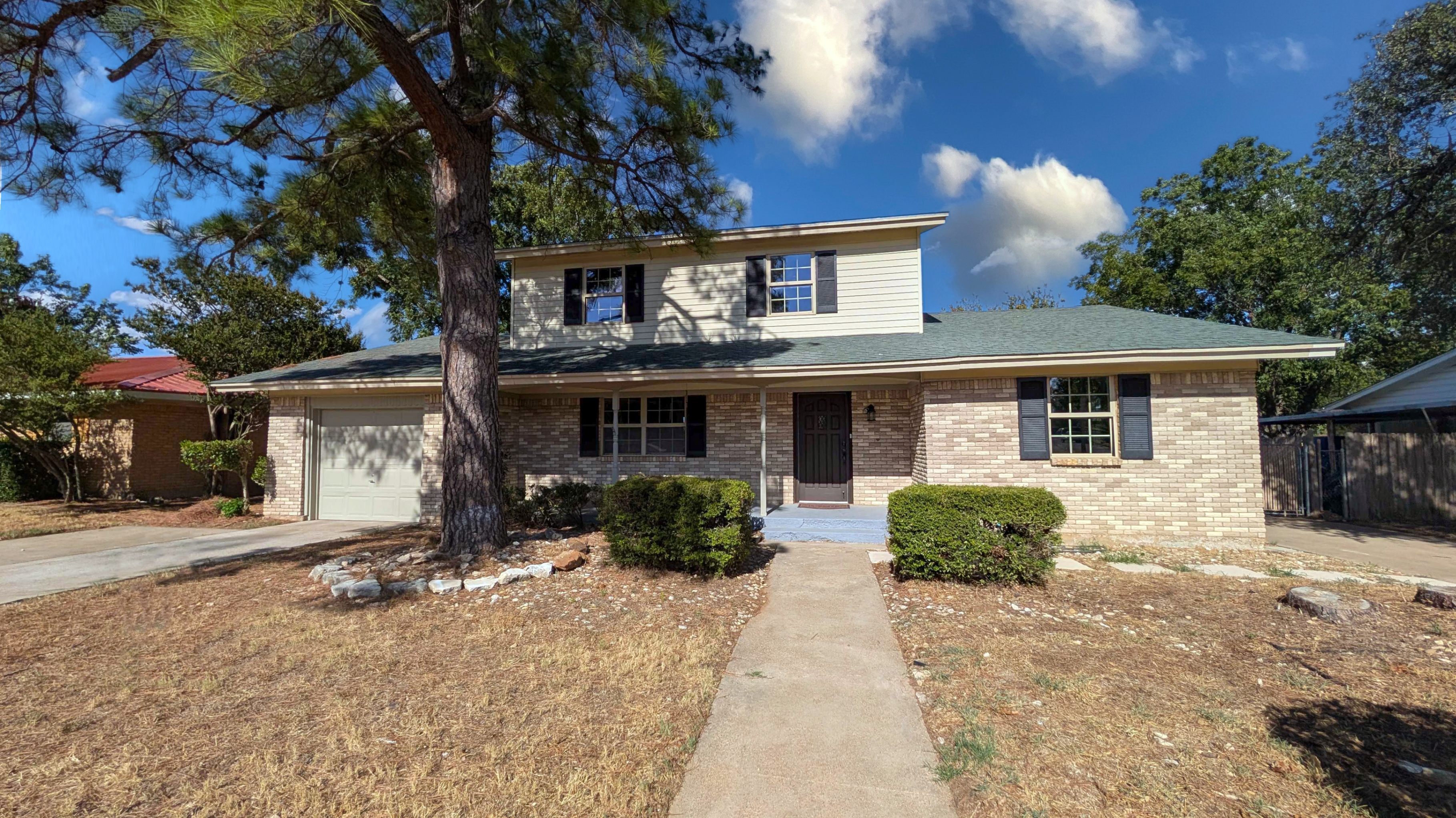 1105 South Ridgeway Drive Cleburne, TX 76033